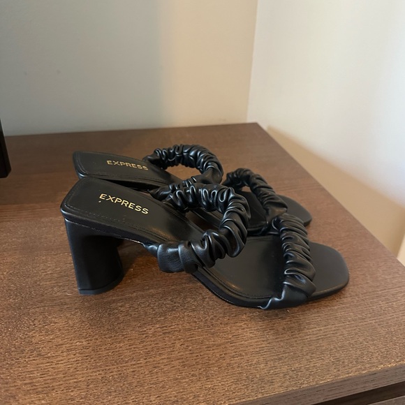 Express Women’s Block Heeled Sandals, Size 7.5, Black - Picture 3 of 5